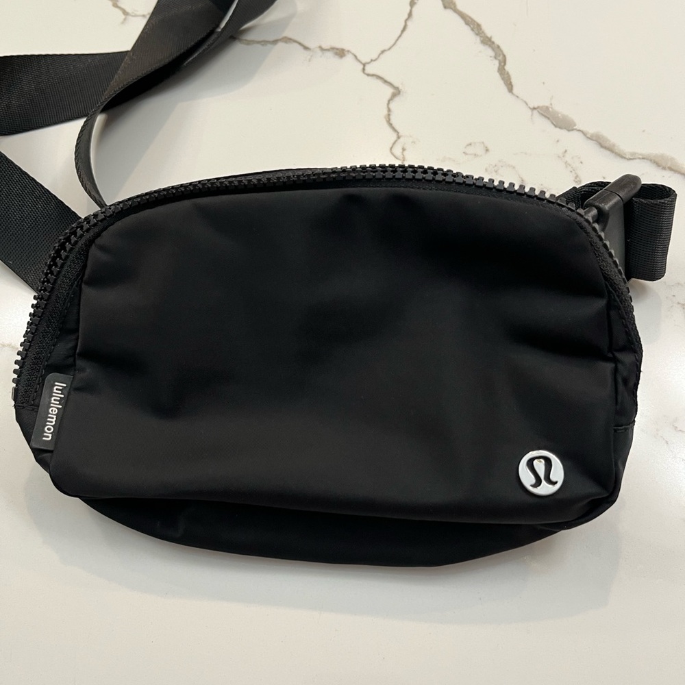 lululemon athletica black Everywhere Belt Bag